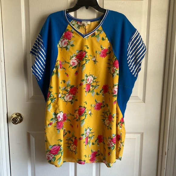 Umgee floral mix tunic size medium - Picture 1 of 9